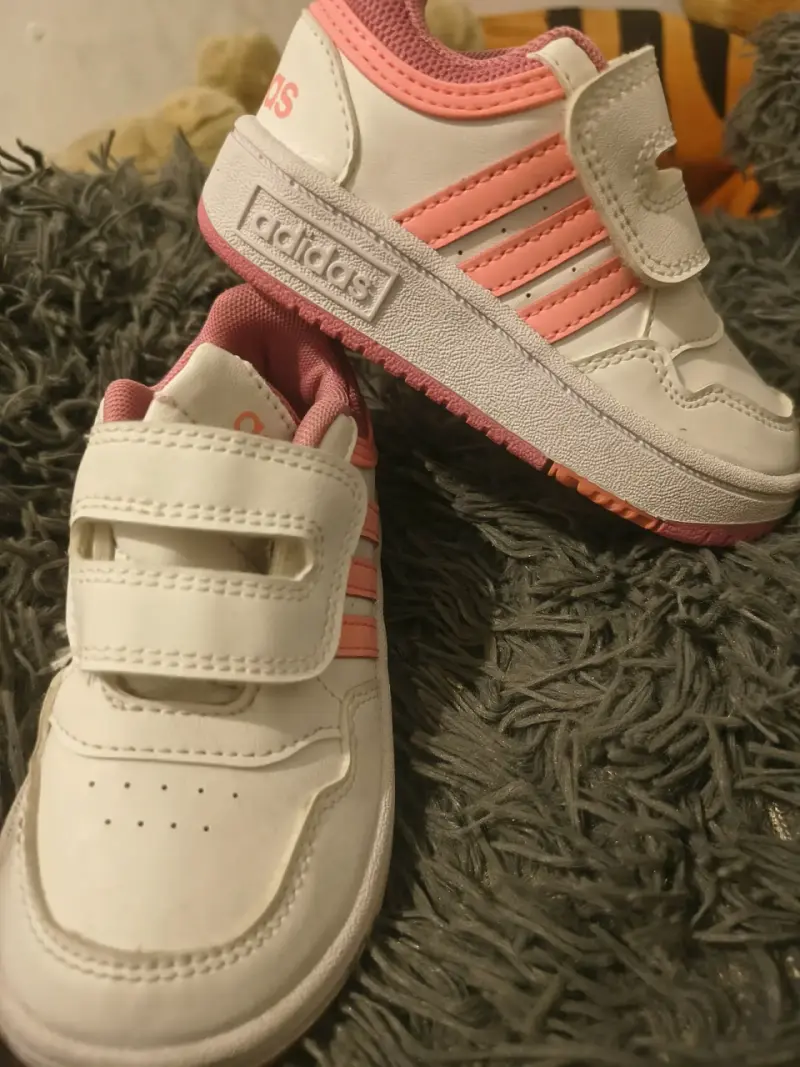 Zapatillas deportivas para niños Adidas blancas y rosadas - 3