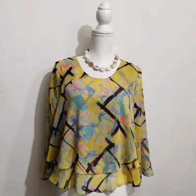 Blusa estampada de mujer en tonos vivos - miniatura 1