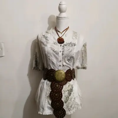 Blusa estampada de mujer en tonos vivos - miniatura 4