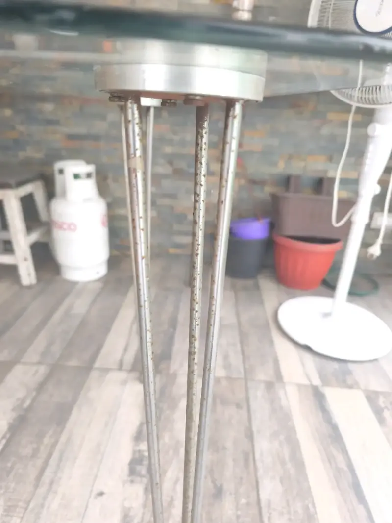 Mesa de vidrio con patas de acero inoxidable - 3