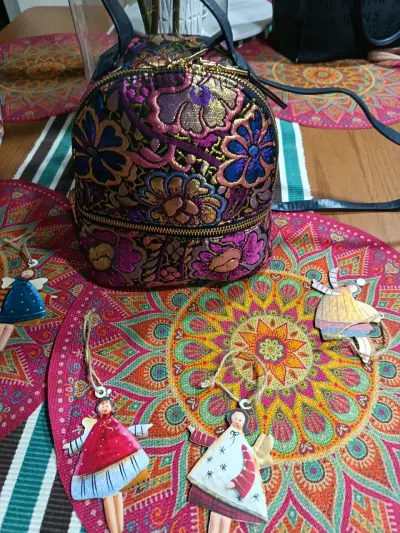 Mochila bordada floral Steve Madden - miniatura 1