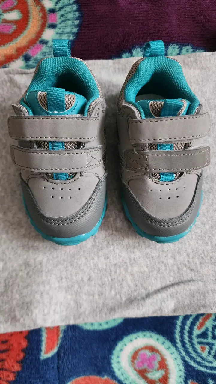 Zapatillas deportivas grises para niños con velcro - 1