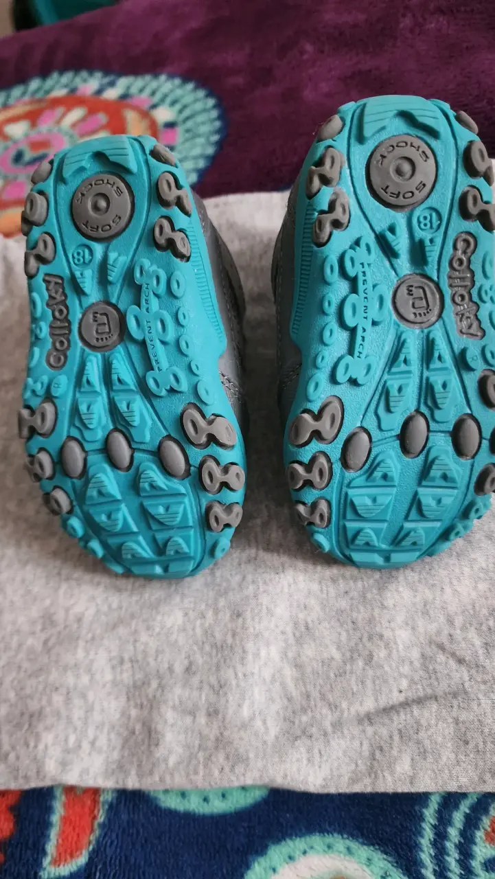 Zapatillas deportivas grises para niños con velcro - 3
