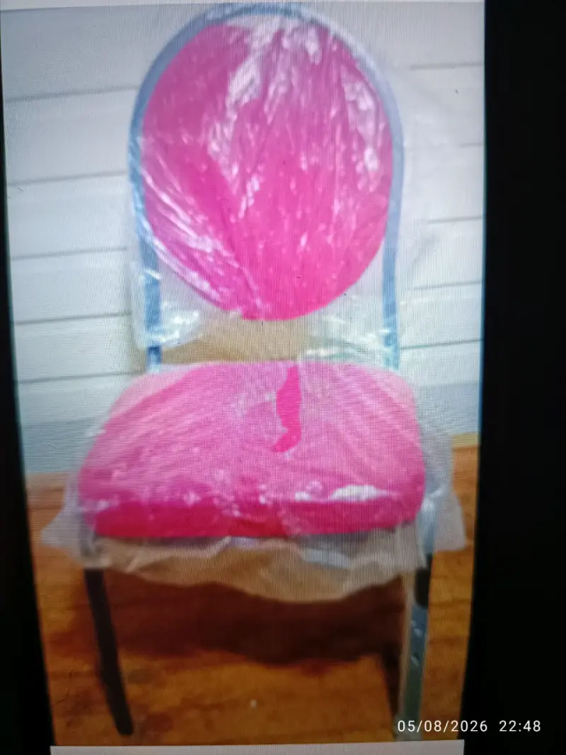 06 Silla de comedor con tapiz rosa