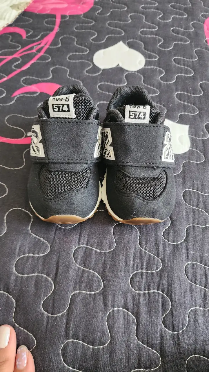 Zapatillas negras para bebé New-B 574 - 1