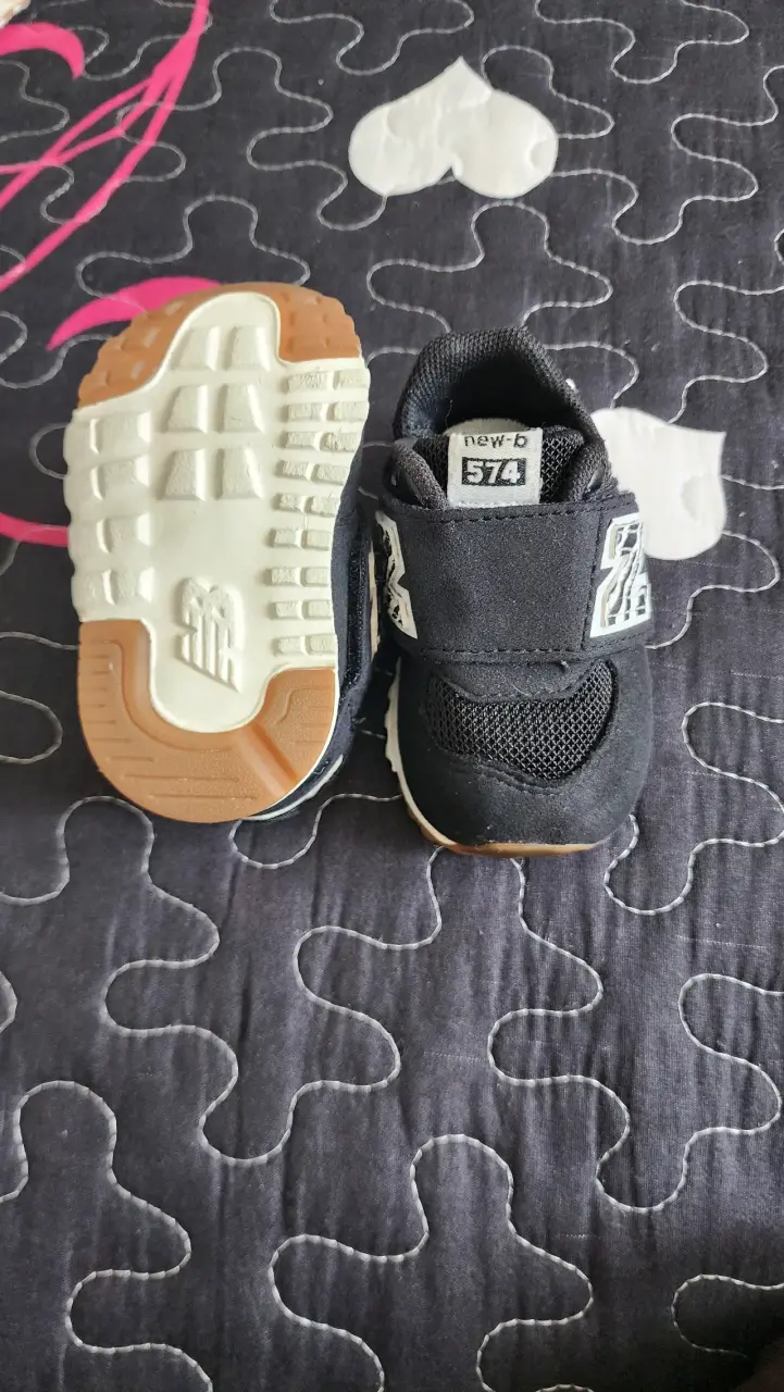 Zapatillas negras para bebé New-B 574 - 2