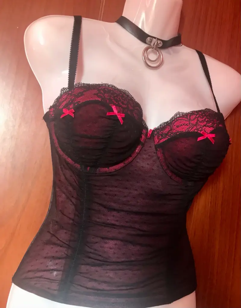 Corset con encaje y detalles rojos - 2