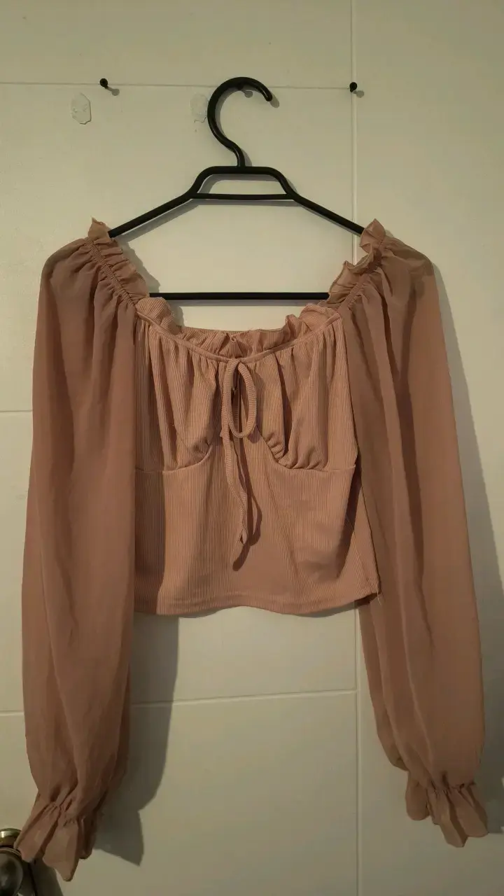 Blusa corta de hombros descubiertos color rosa - 1
