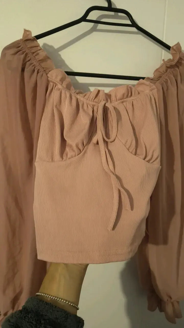 Blusa corta de hombros descubiertos color rosa - 3