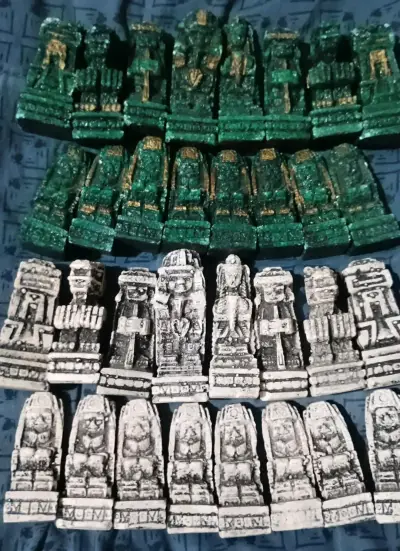 Figuras Decorativas de Piedra Verde y Blanca - miniatura 1