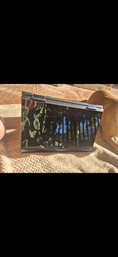 Laptop convertible con pantalla táctil y teclado retroiluminado - miniatura 1