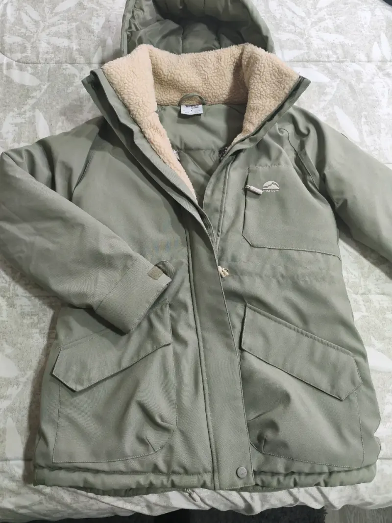 Parka verde con forro polar para invierno - 1