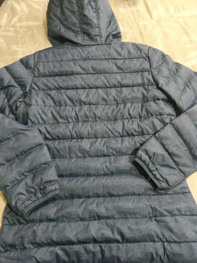 Chaqueta acolchada azul con capucha para hombre - miniatura 2