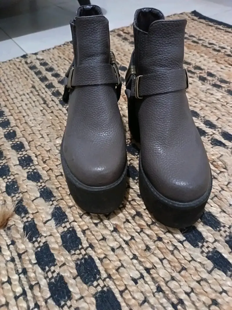 Botines gris con plataforma
