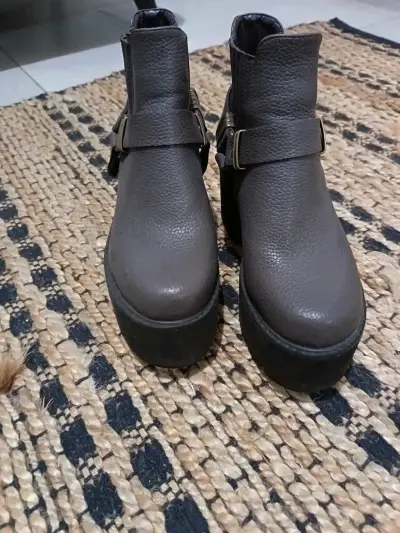 Botines  gris con plataforma - miniatura 1