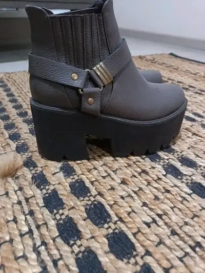 Botines  gris con plataforma - miniatura 2