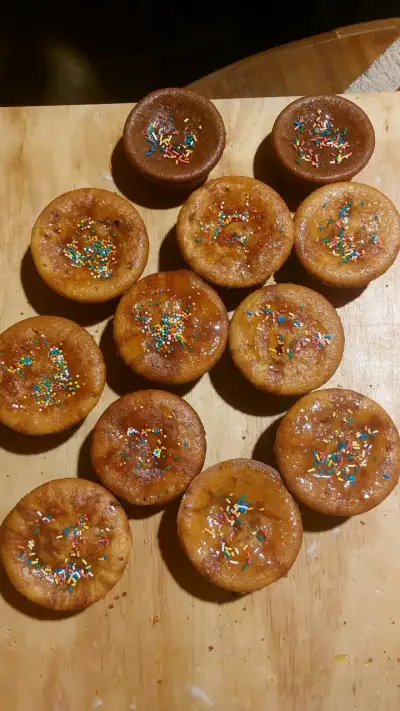 Deliciosos queques  caseros con mostacillas - miniatura 1