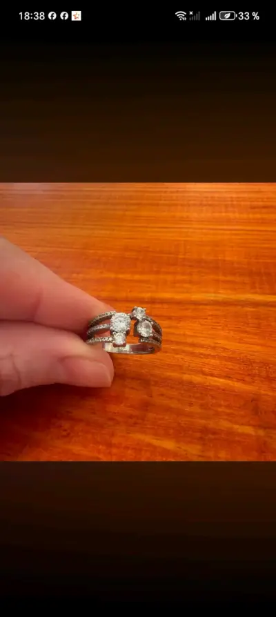 Anillo de plata con circonitas brillantes - miniatura 1