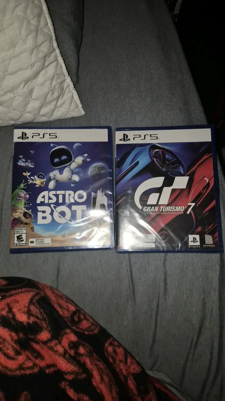 Juegos PS5 Astro Bot y Gran Turismo 7