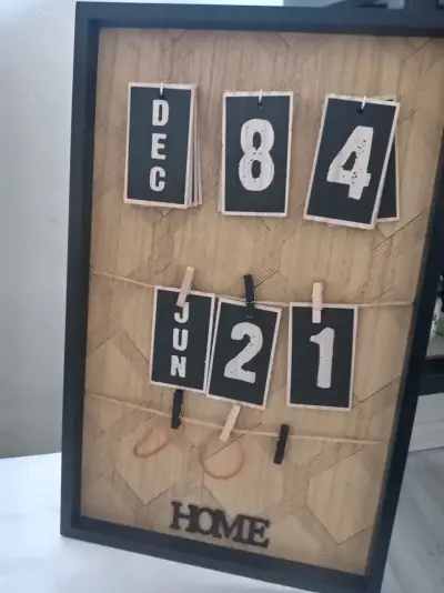 Calendario perpetuo de madera decorativo - miniatura 1