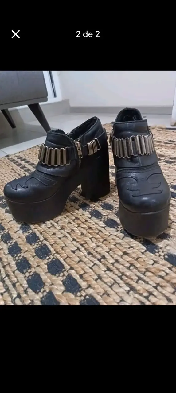 Botines de plataforma negros con hebillas metálicas - 2