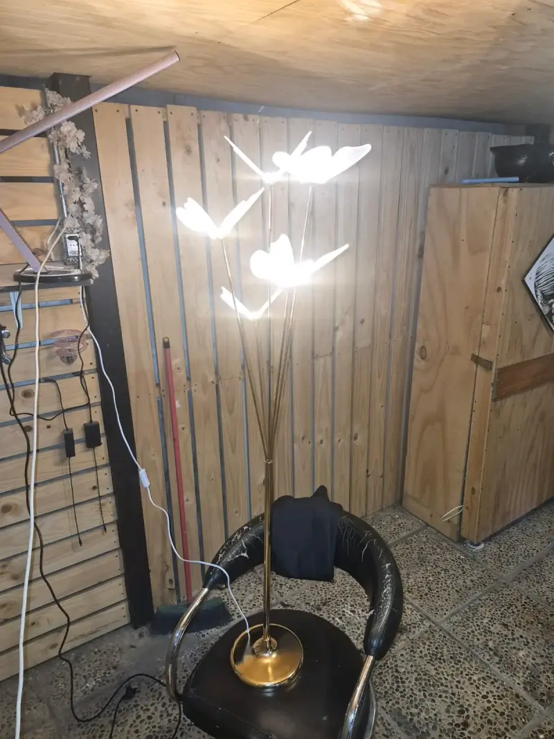 Lámpara de pie LED diseño mariposa dorada - 4