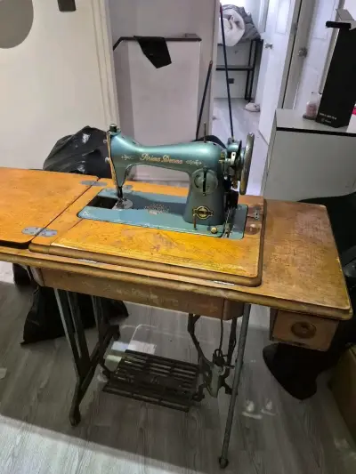 Máquina de Coser Antigua Prima Donna con Mesa - miniatura 3