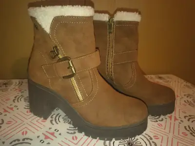 Botines de gamuza marrón con forro de lana - miniatura 1
