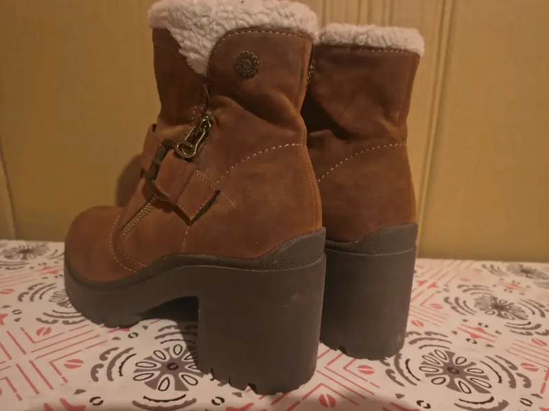 Botines de gamuza marrón con forro de lana - 4