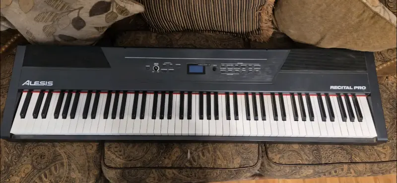 Piano digital Alesis Recital Pro 88 teclas