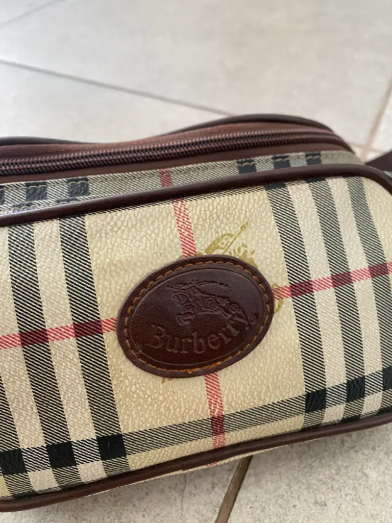 Riñonera Burberry con diseño clásico - 3