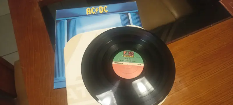 Vinilo AC/DC Who Made Who en buen estado - 3