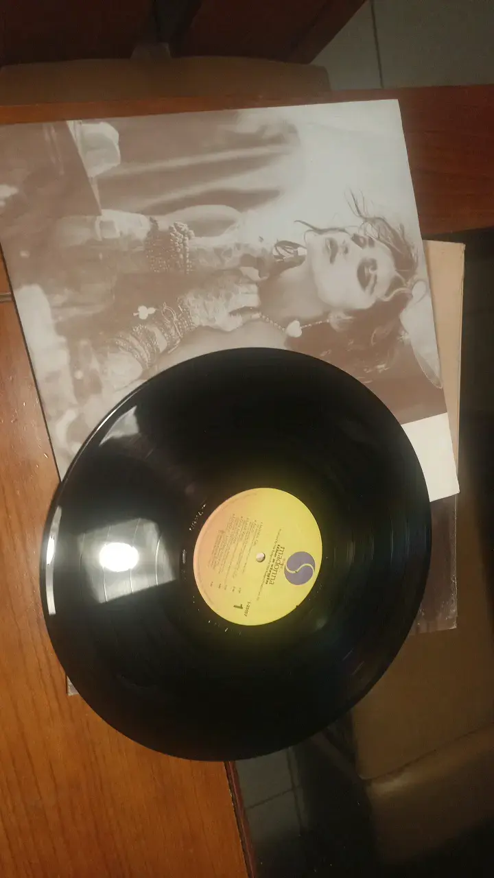 Vinilo Like a Virgin de Madonna en buen estado - 2