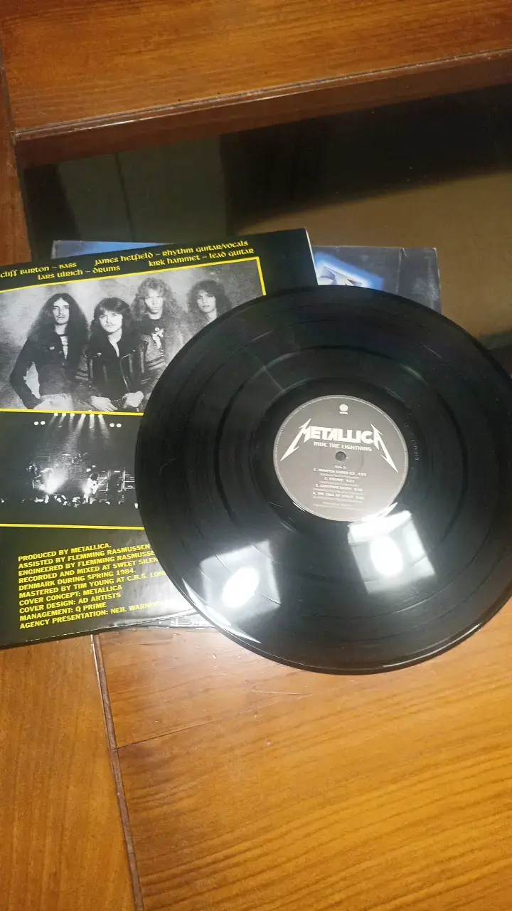 Vinilo Metallica Ride The Lightning en buen estado - 3