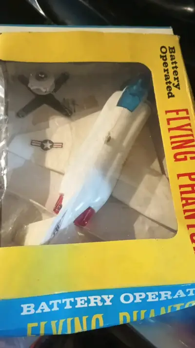 Avión de Juguete Flying Phantom a Pilas - miniatura 3