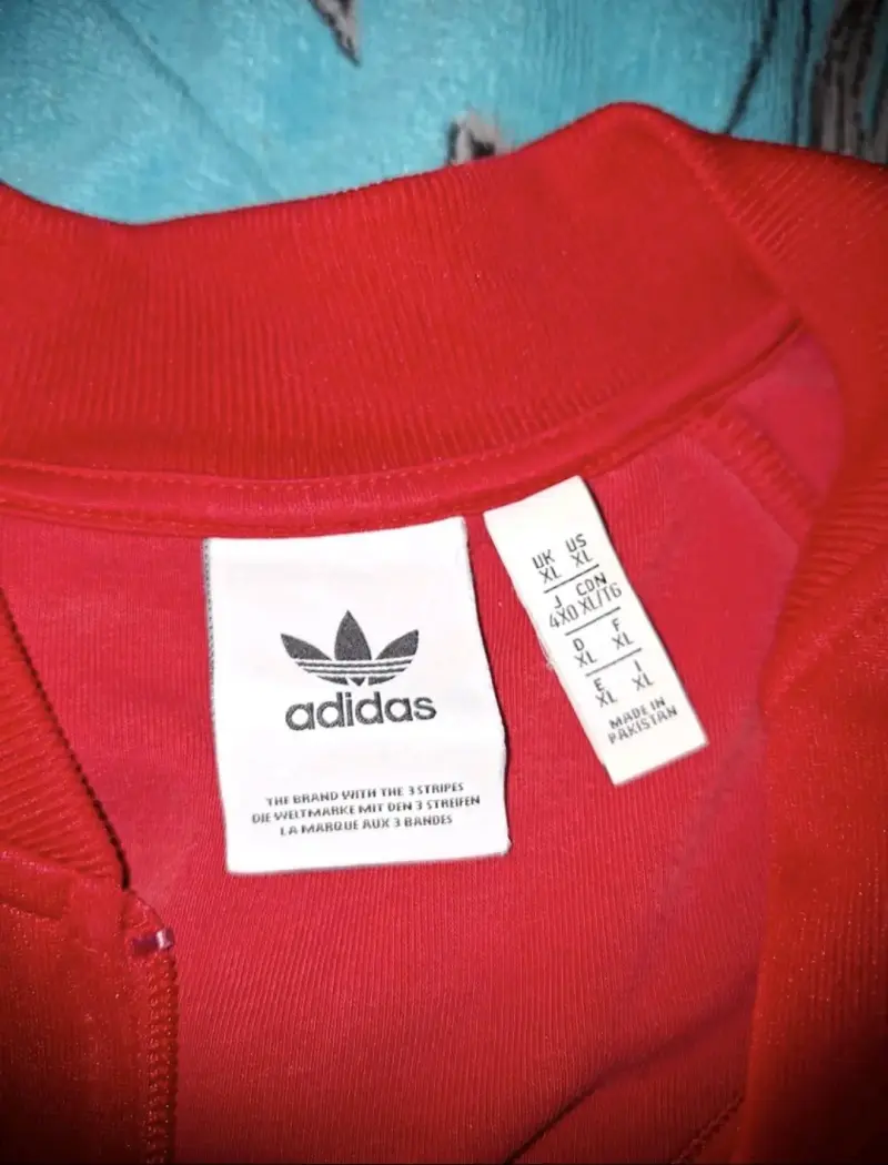 Chaqueta deportiva roja Adidas con rayas - 2