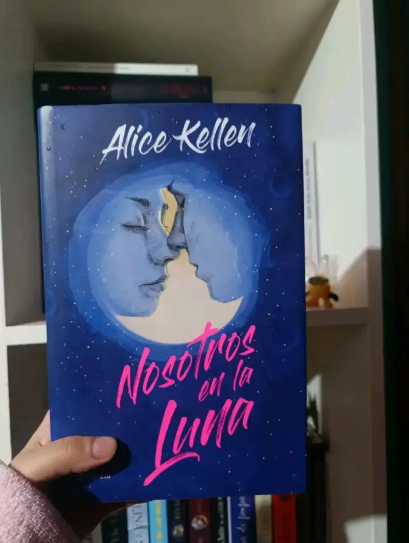 Libro 'Nosotros en la Luna' de Alice Kellen