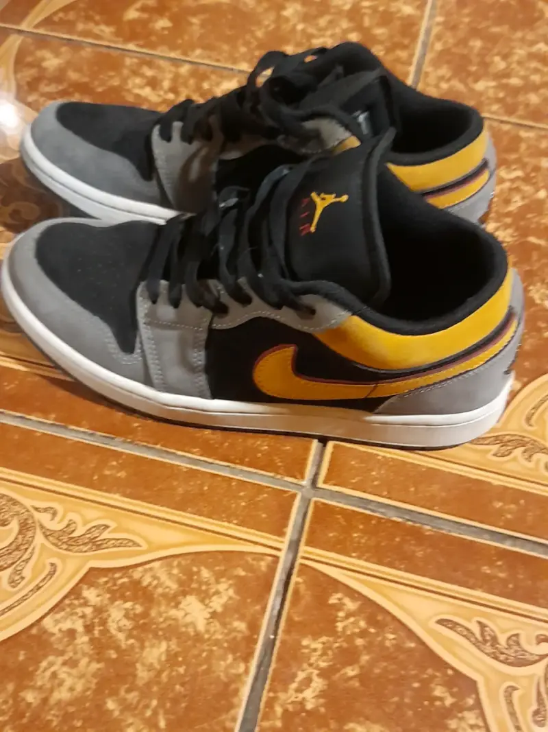 Zapatillas deportivas Air Jordan negras y grises - 4