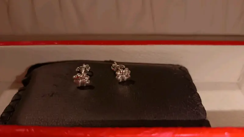 Set de aros de plata con diseño floral - 4