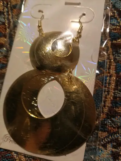 Set de joyería Alessia Fashion con aros y pulsera - miniatura 4