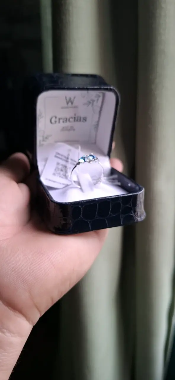 Anillo de plata con piedras azules en estuche elegante - 3