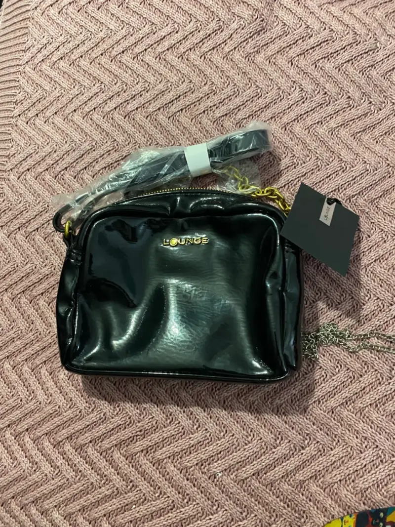 Cartera de charol con cadena, Lounge - 1