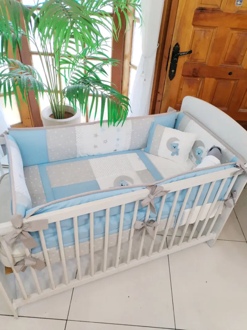 Ajuar para cuna de bebé azul personalizable - 2
