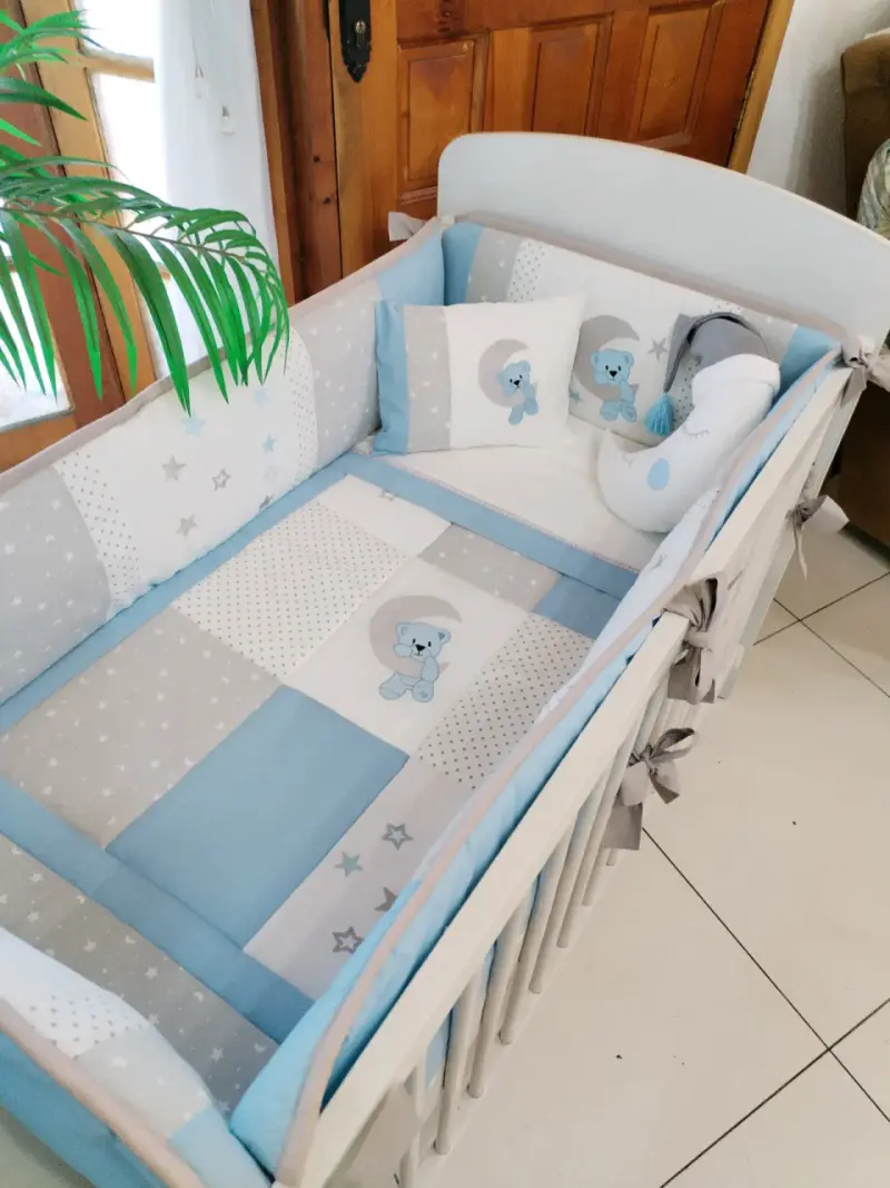 Ajuar para cuna de bebé azul personalizable - 3