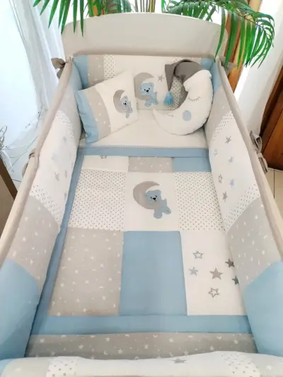 Ajuar para cuna de bebé azul personalizable - miniatura 4