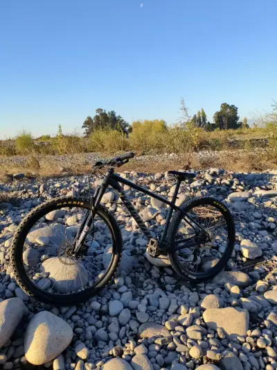 Bicicleta Specialized aro 29, suspensión RockShox - miniatura 1