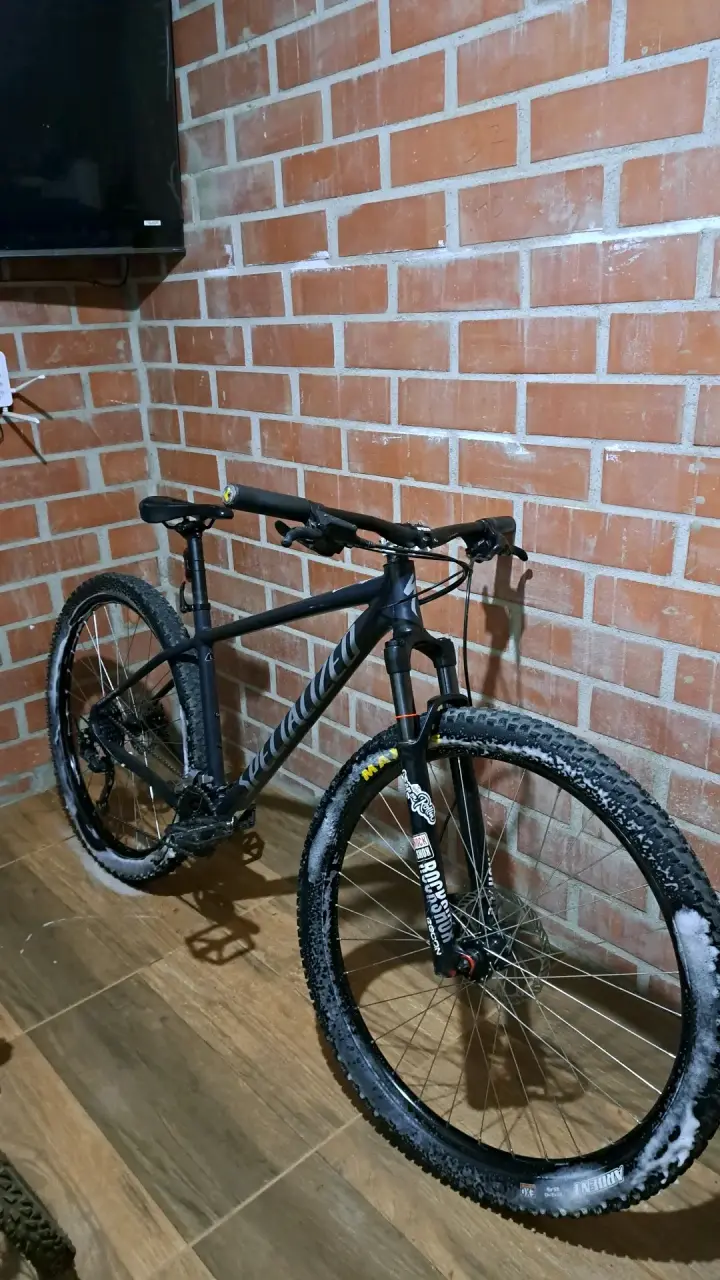 Bicicleta Specialized aro 29, suspensión RockShox - 4