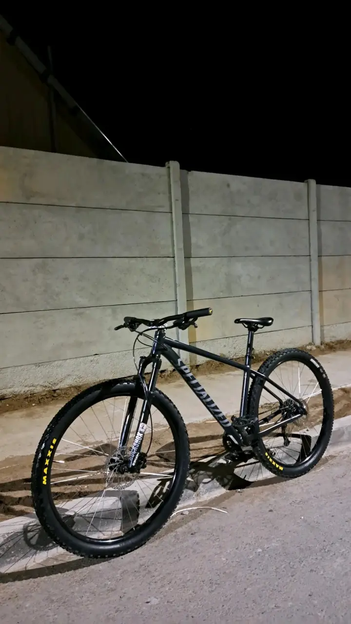 Bicicleta Specialized aro 29, suspensión RockShox - 5