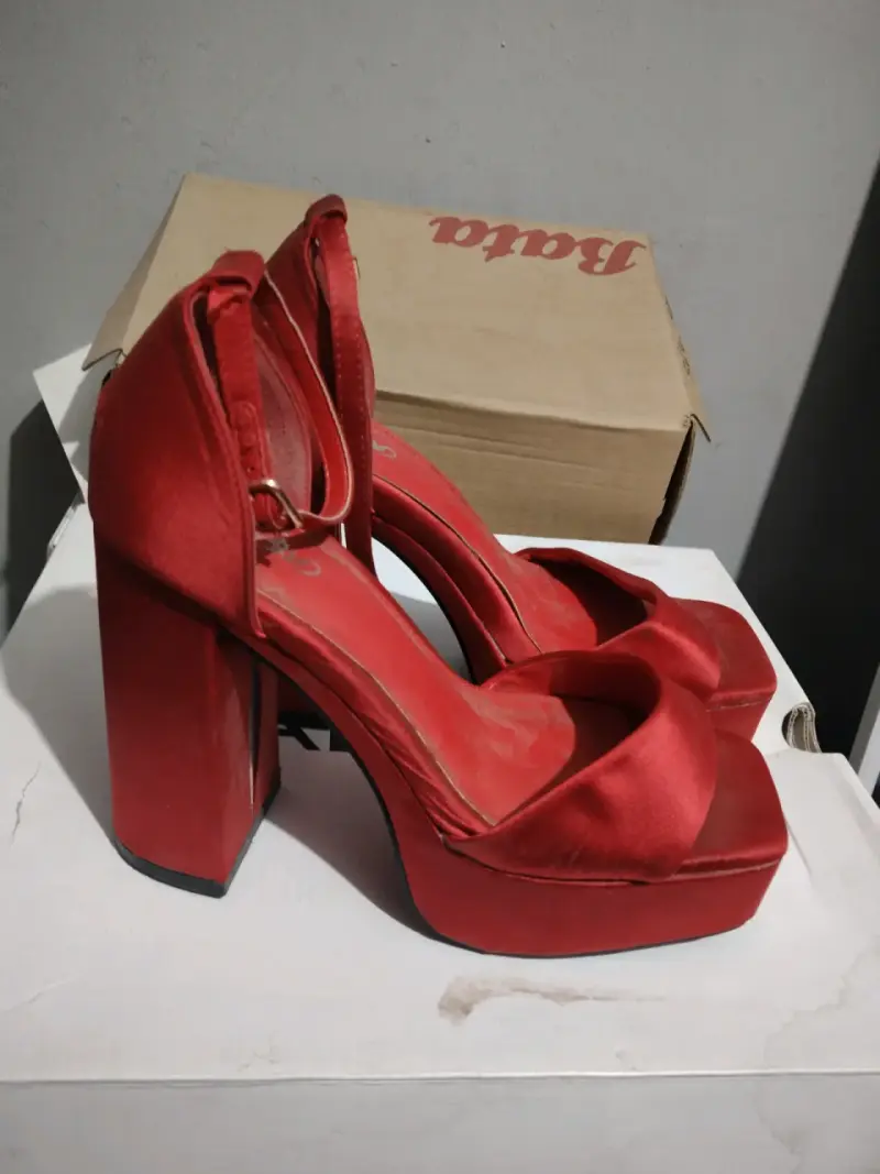 Tacones rojos de plataforma Mossimo para mujer - 1