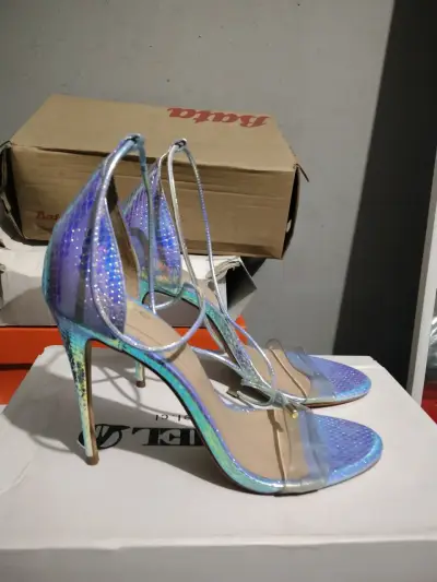 Sandalias de tacón alto iridiscentes para mujer - miniatura 1